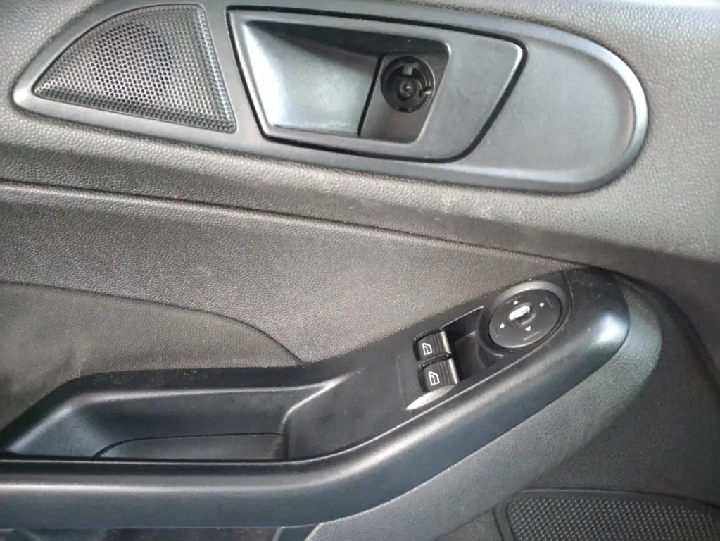 FORD Fiesta Hatch - Foto