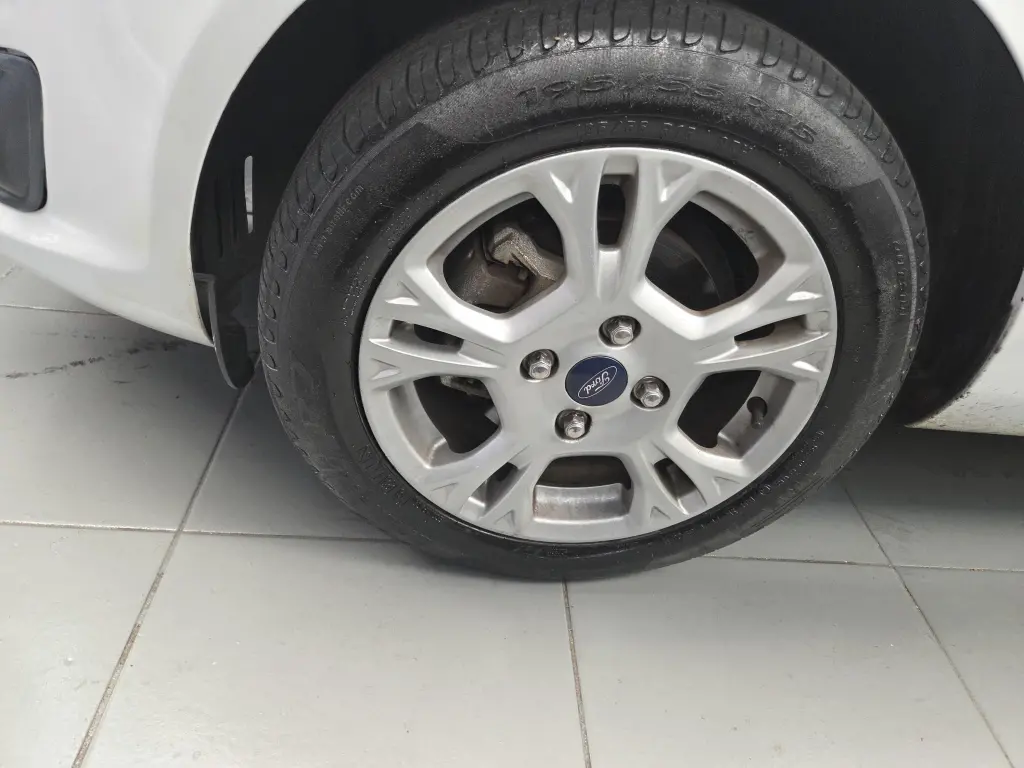 FORD Fiesta Hatch - Foto