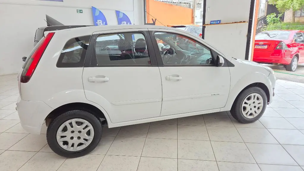 FORD Fiesta Hatch - Foto