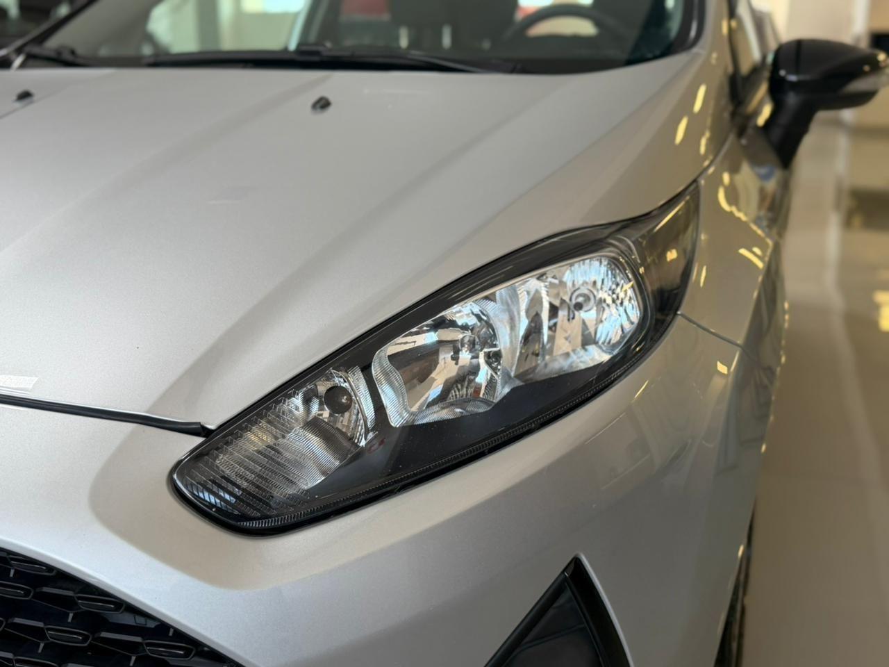 FORD Fiesta Hatch - Foto