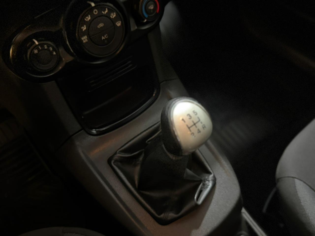 FORD Fiesta Hatch - Foto