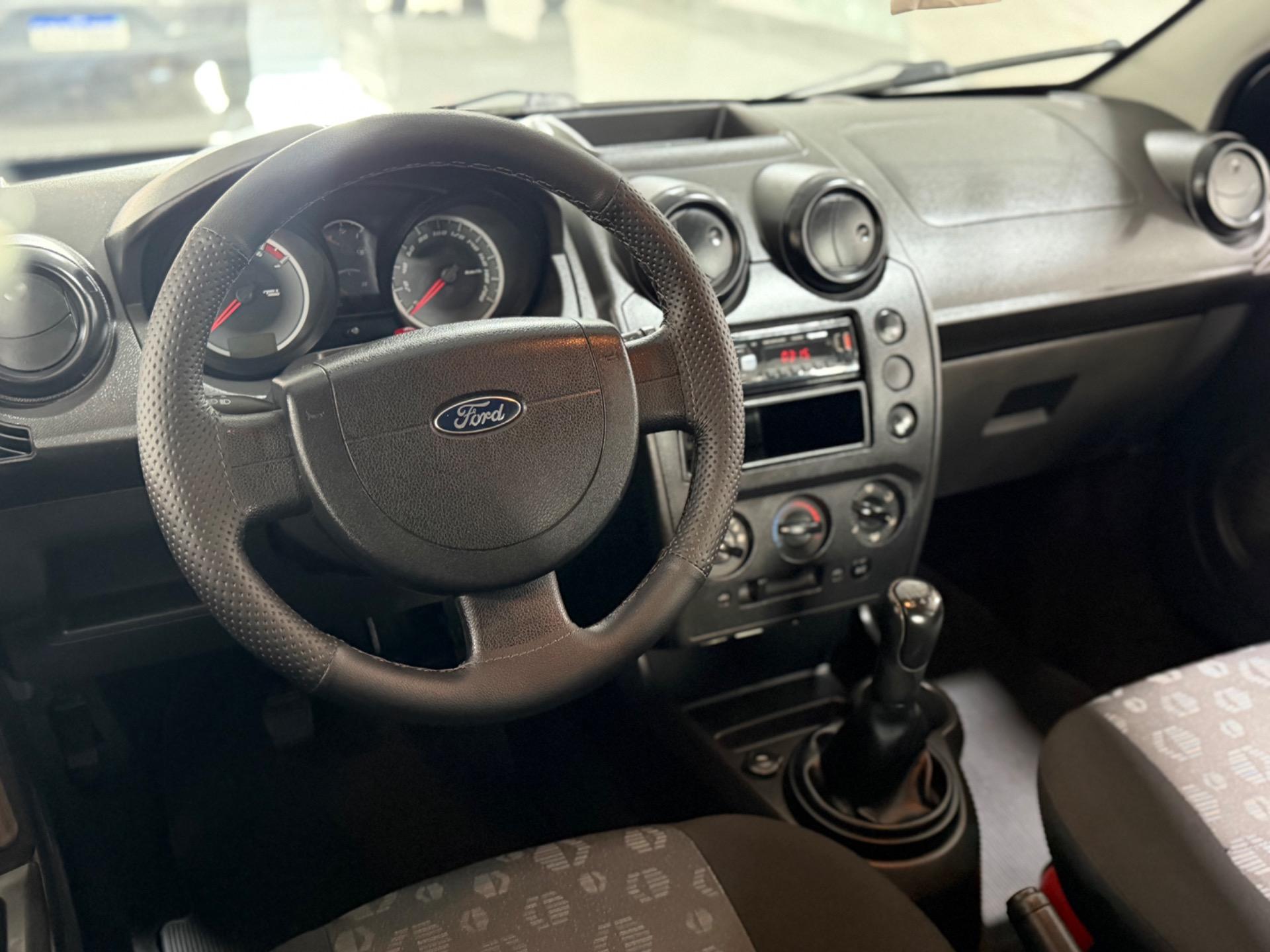 FORD Fiesta Hatch - Foto