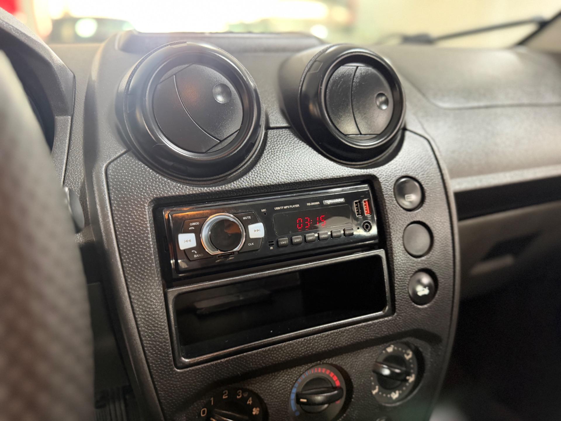 FORD Fiesta Hatch - Foto