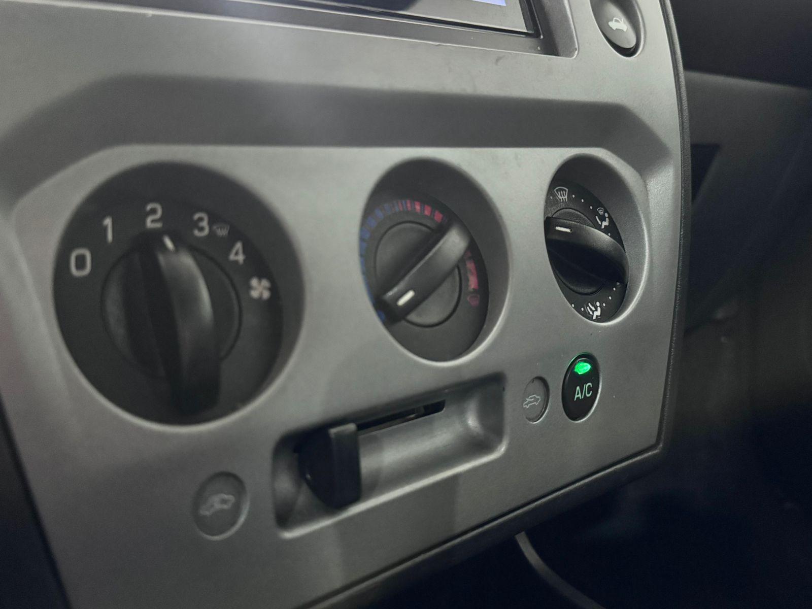 FORD Fiesta Hatch - Foto