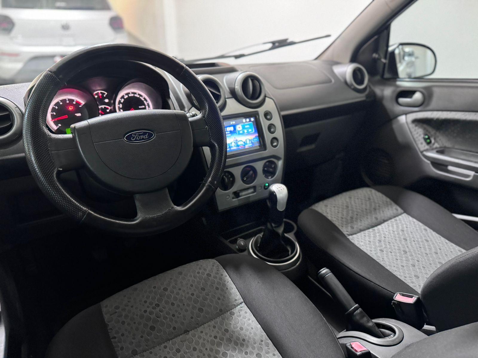 FORD Fiesta Hatch - Foto