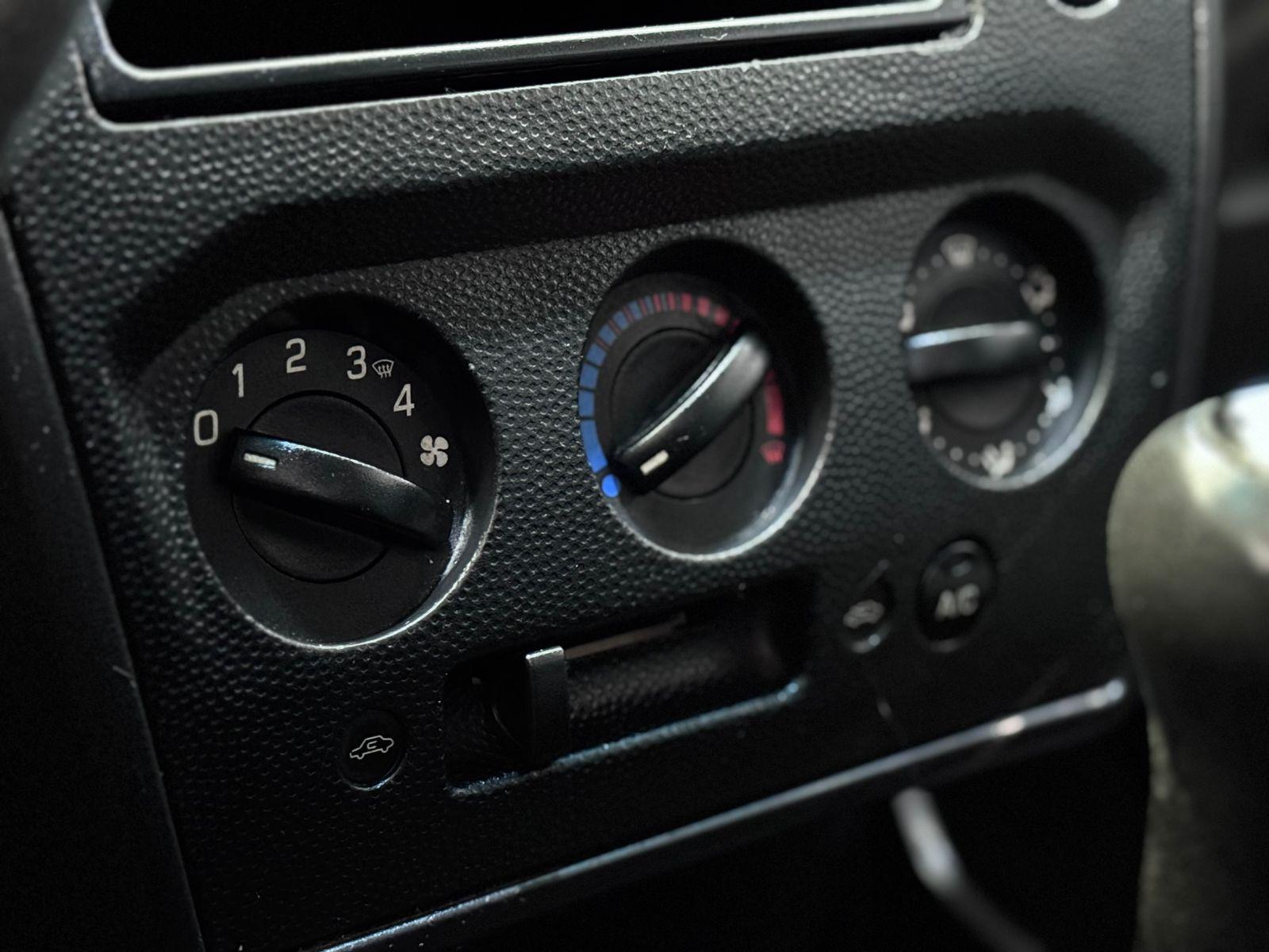 FORD Fiesta Hatch - Foto