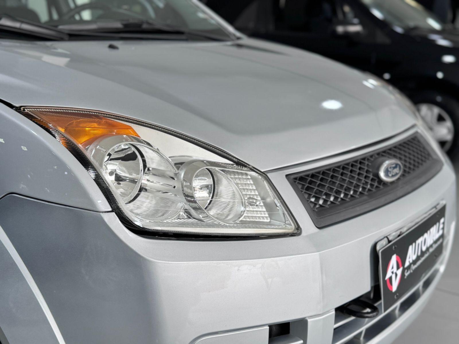 FORD Fiesta Hatch - Foto