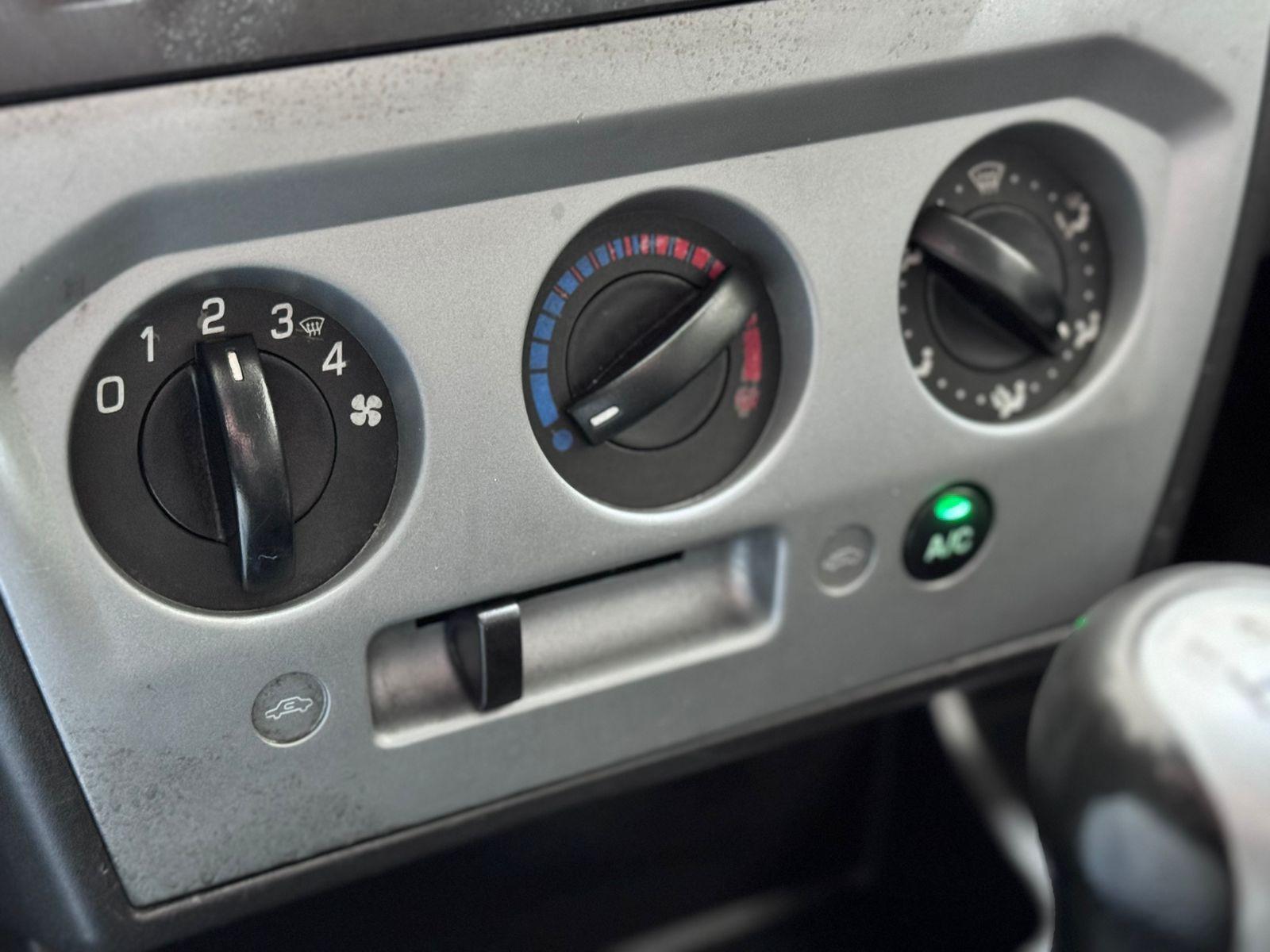 FORD Fiesta Hatch - Foto