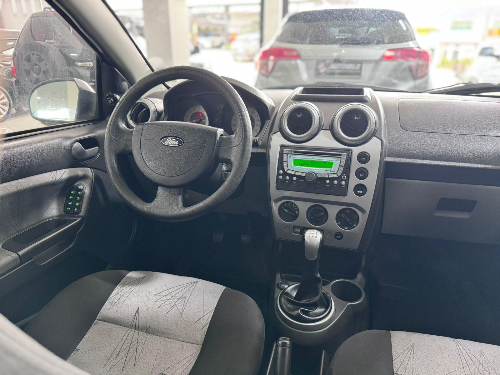 FORD Fiesta Hatch - Foto