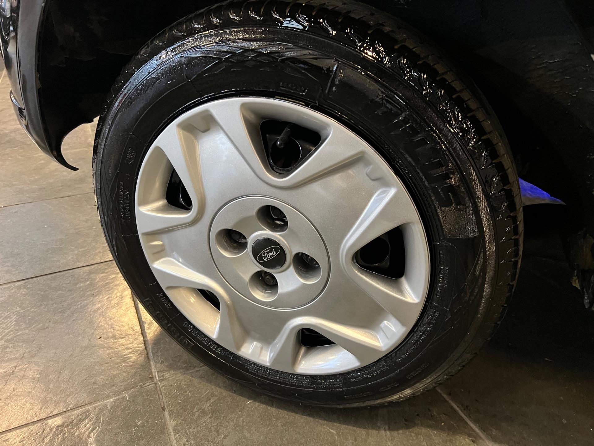 FORD Fiesta Hatch - Foto