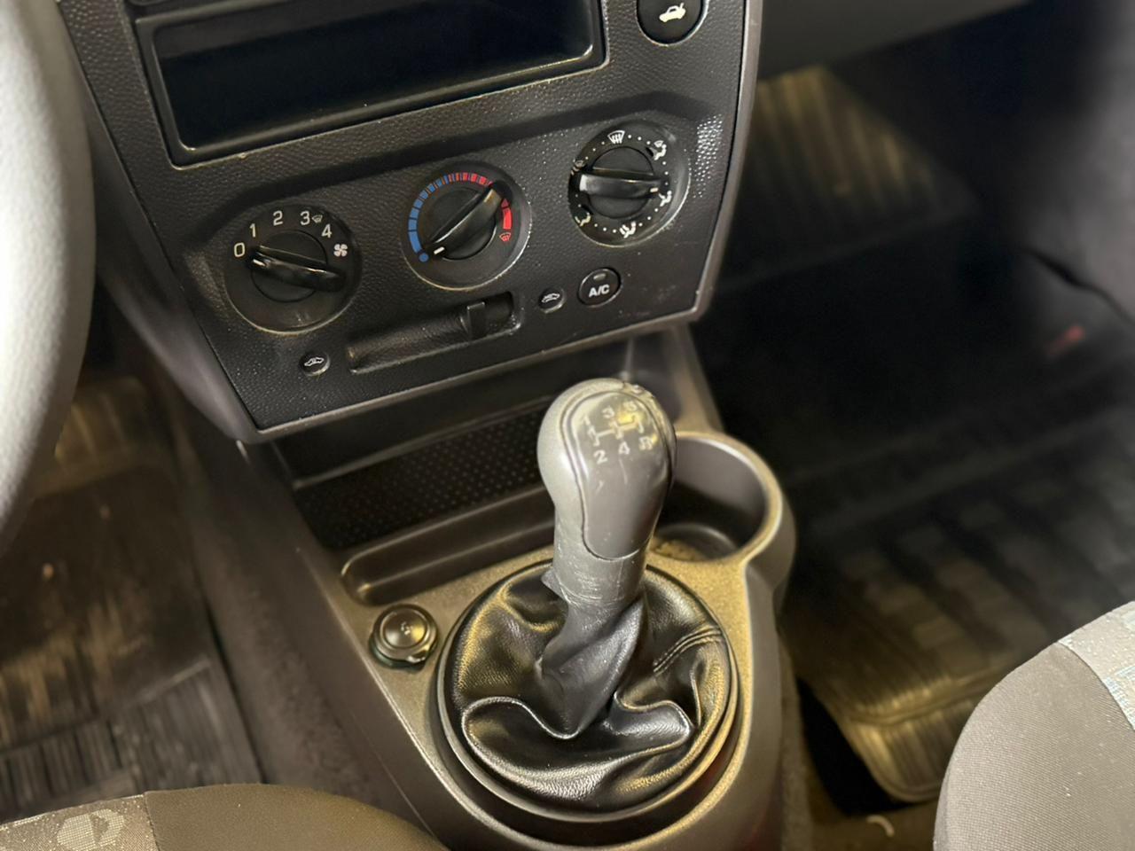 FORD Fiesta Hatch - Foto
