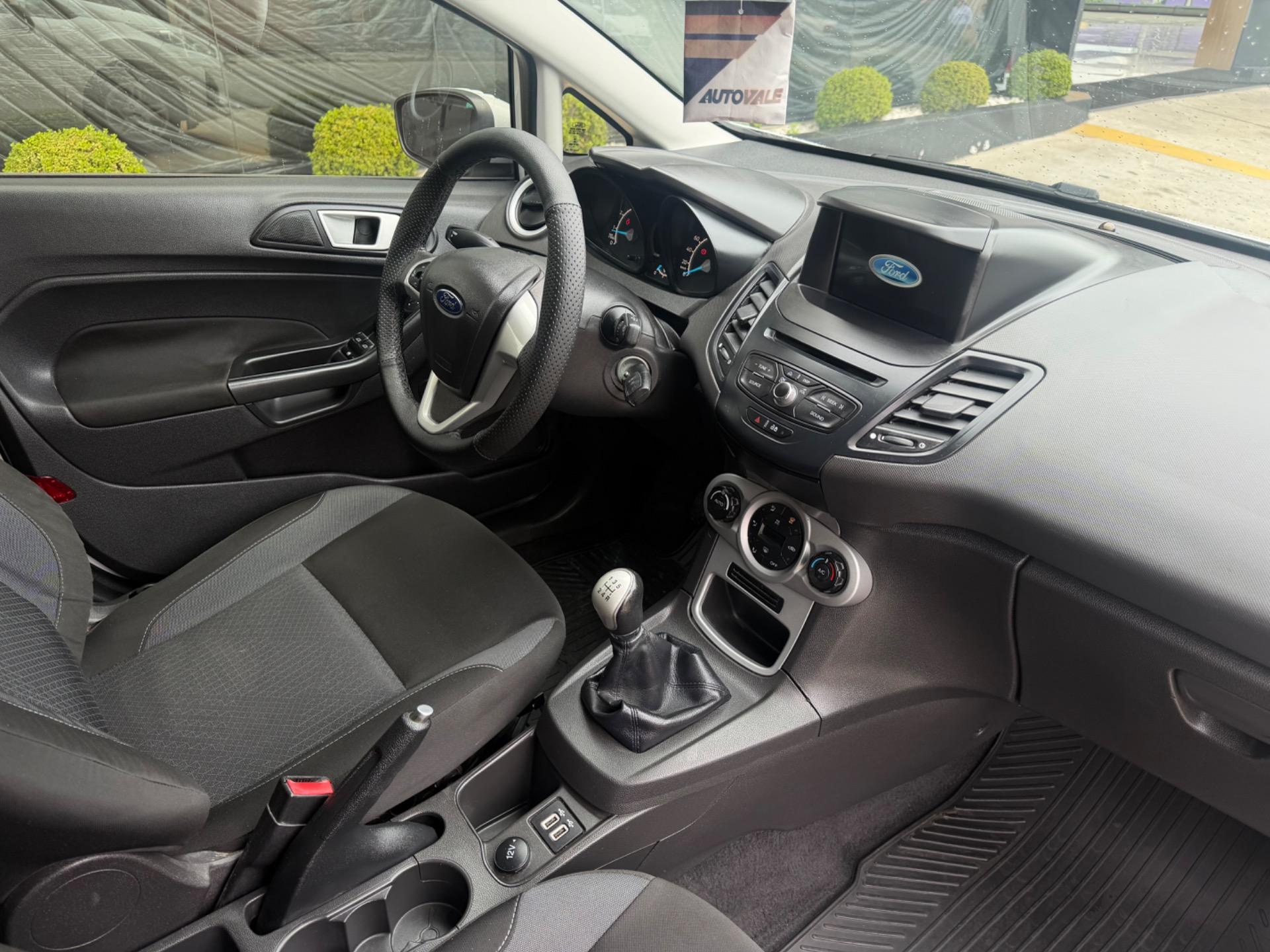 FORD Fiesta Hatch - Foto