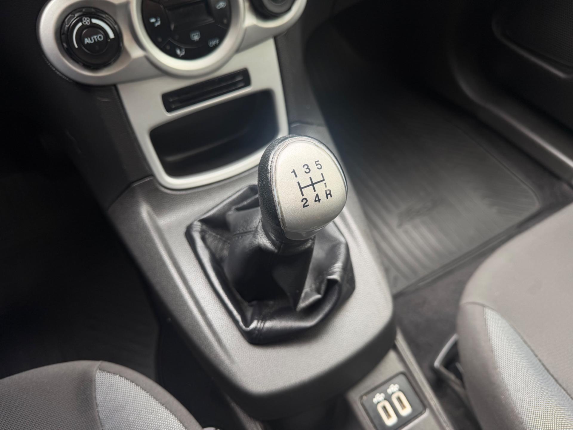 FORD Fiesta Hatch - Foto
