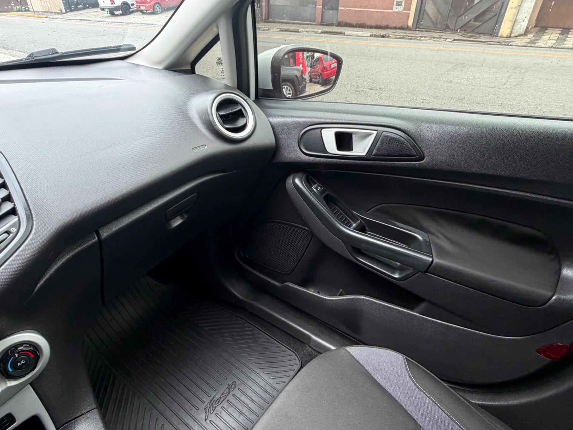 FORD Fiesta Hatch - Foto