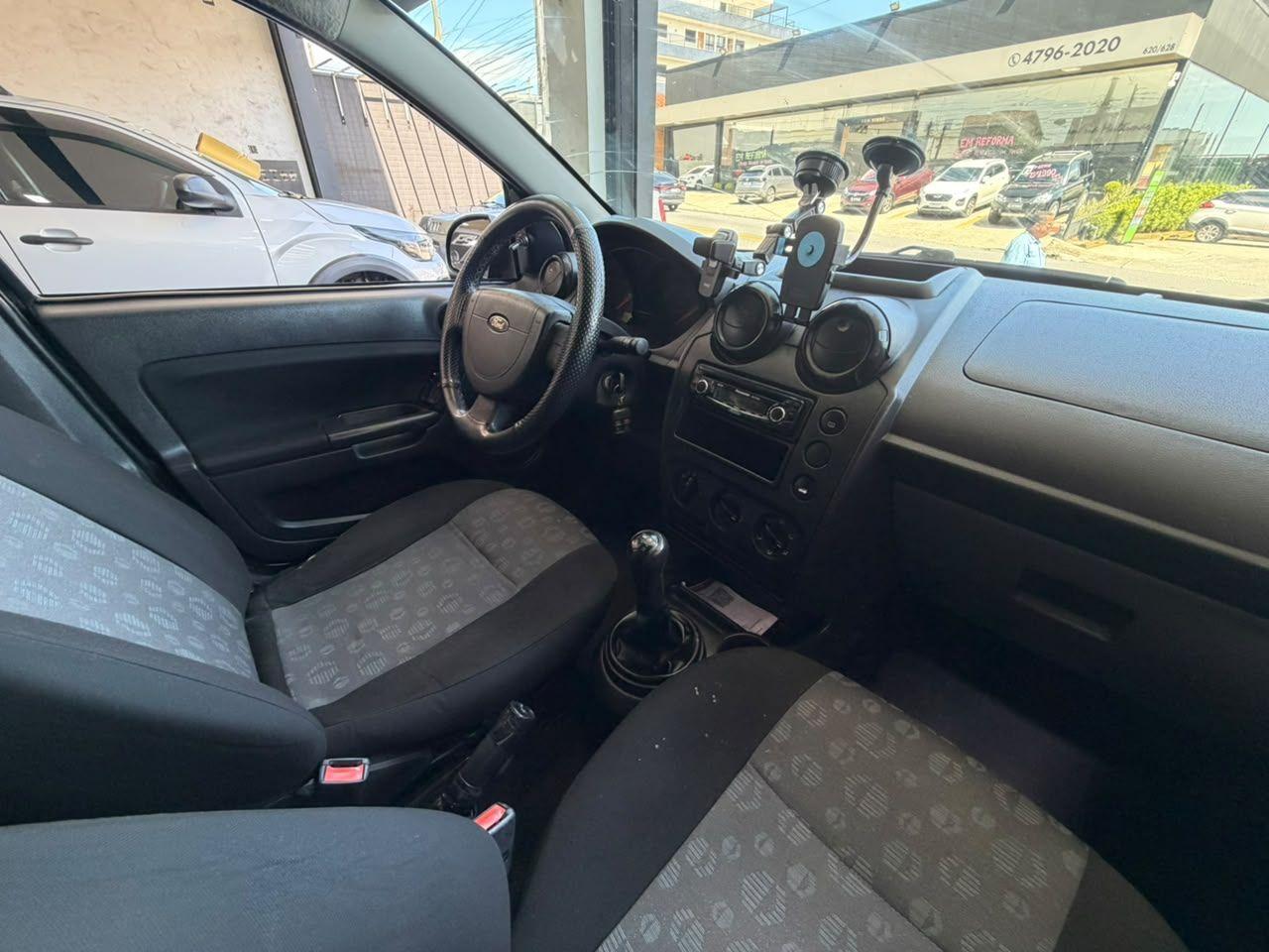 FORD Fiesta Hatch - Foto