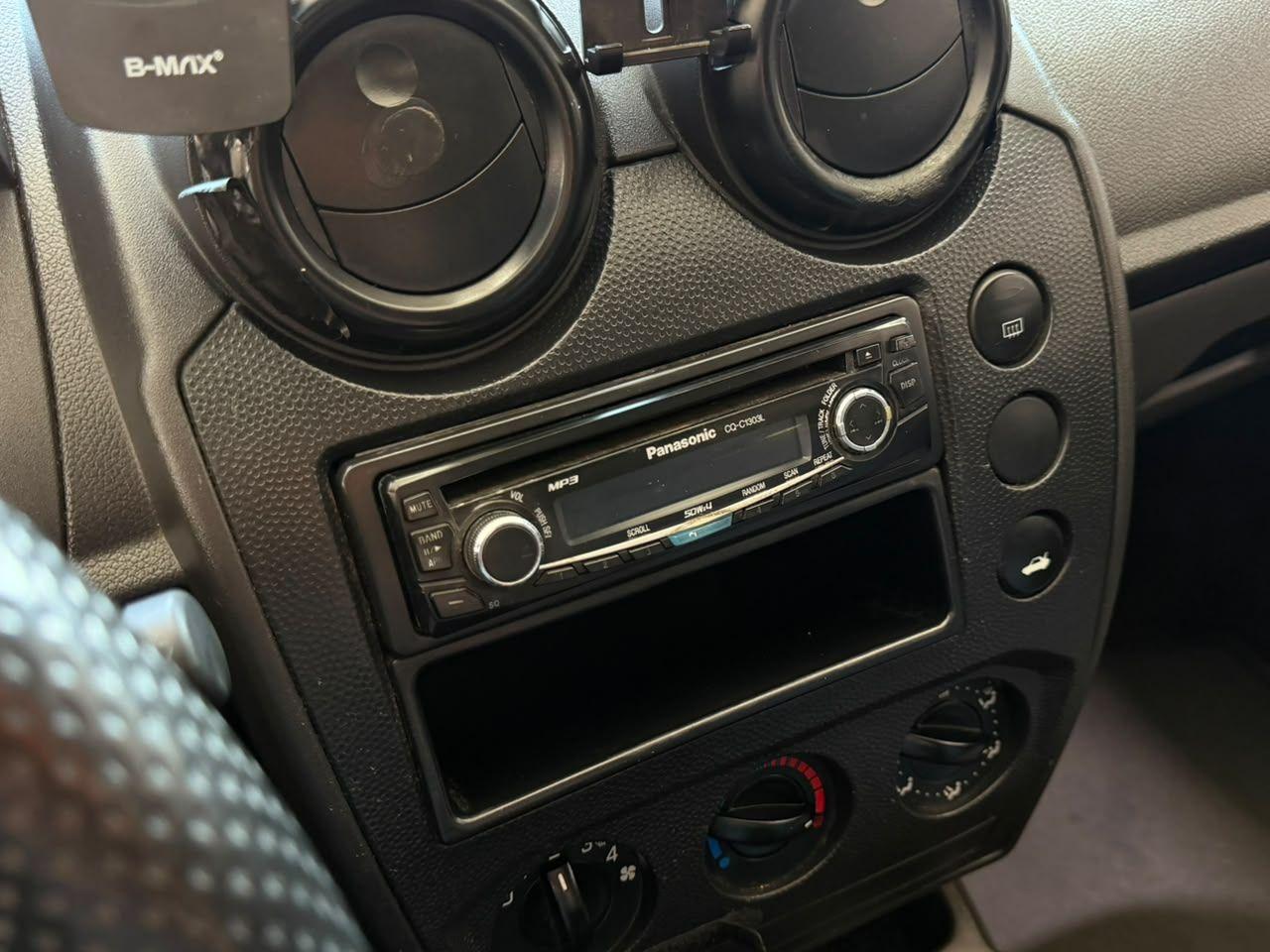 FORD Fiesta Hatch - Foto