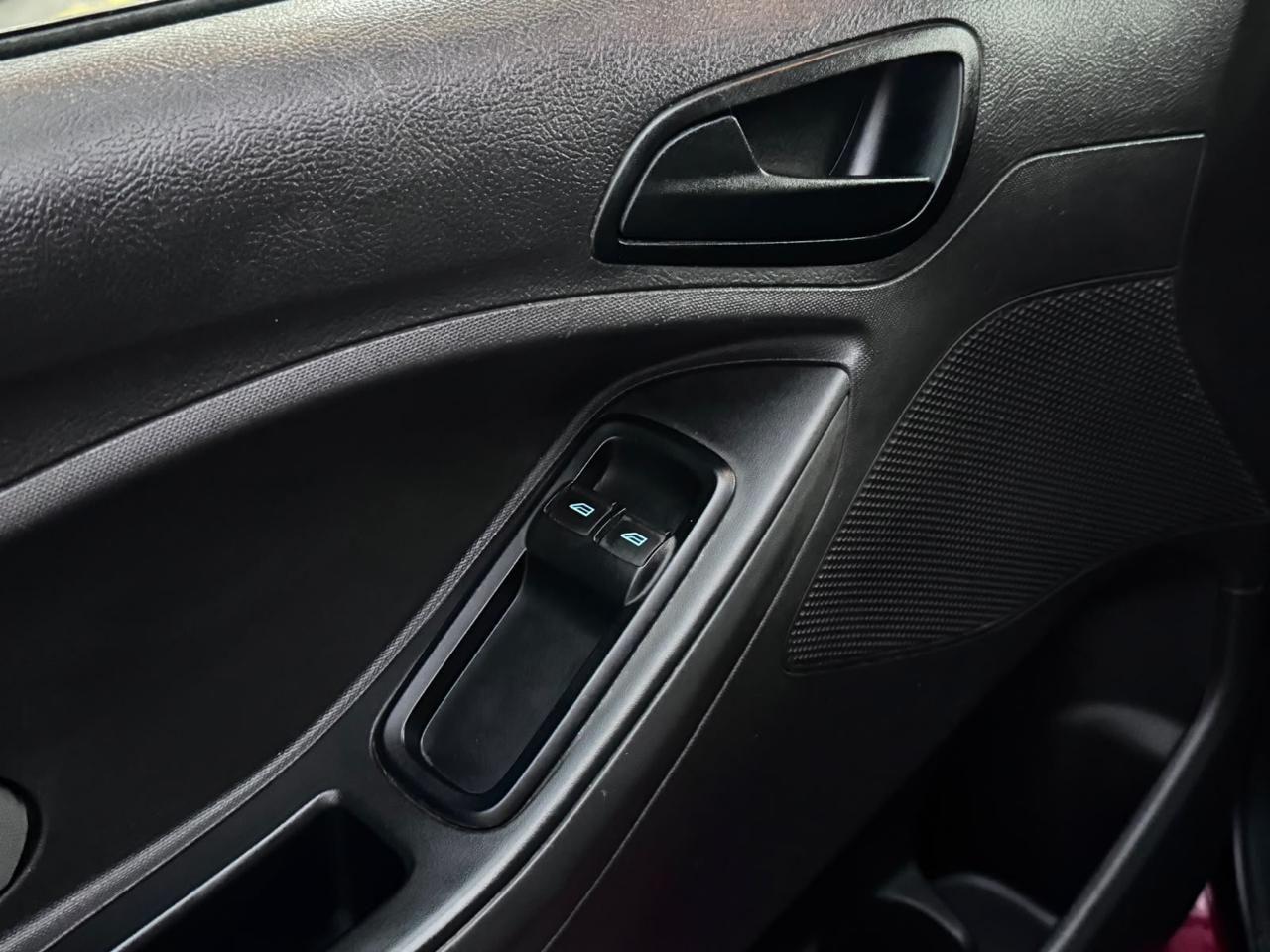 FORD Fiesta Hatch - Foto