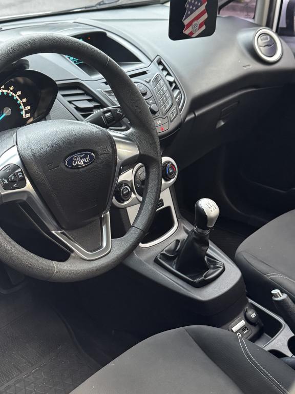 FORD Fiesta Hatch - Foto