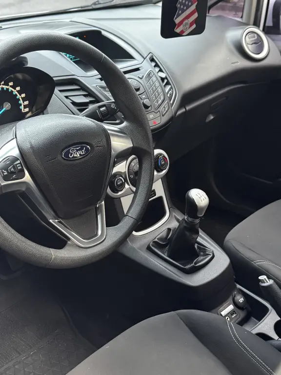 FORD Fiesta Hatch - Foto