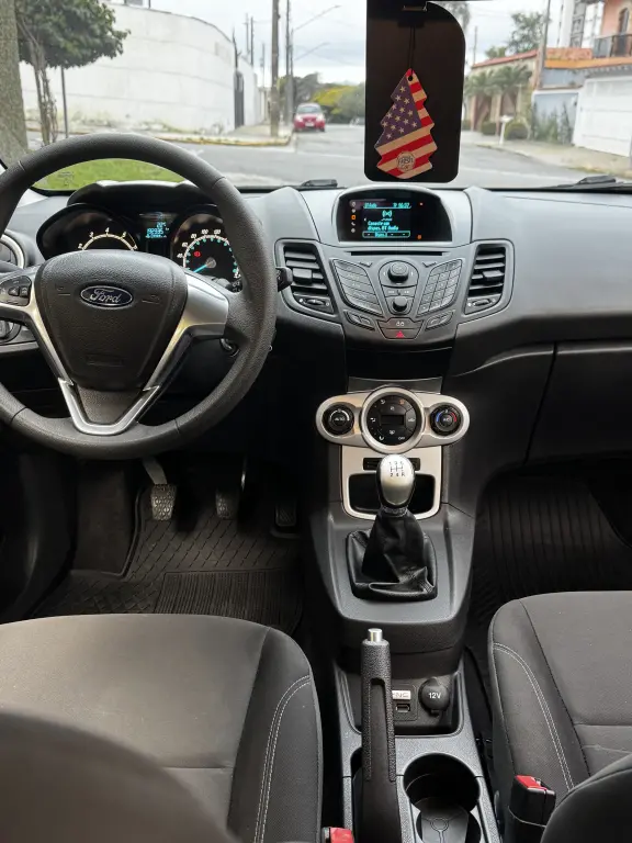 FORD Fiesta Hatch - Foto