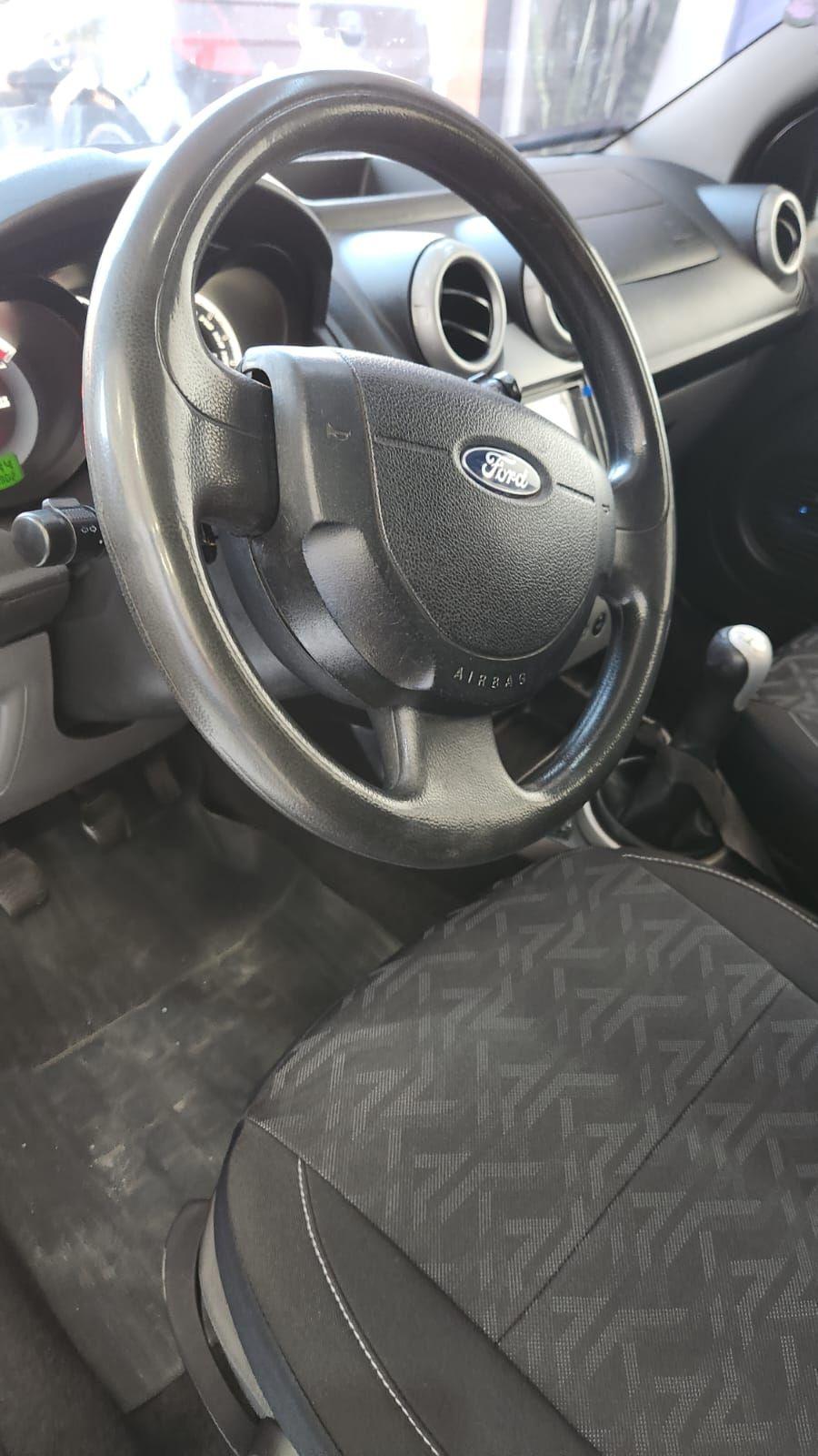 FORD Fiesta Sedan - Foto