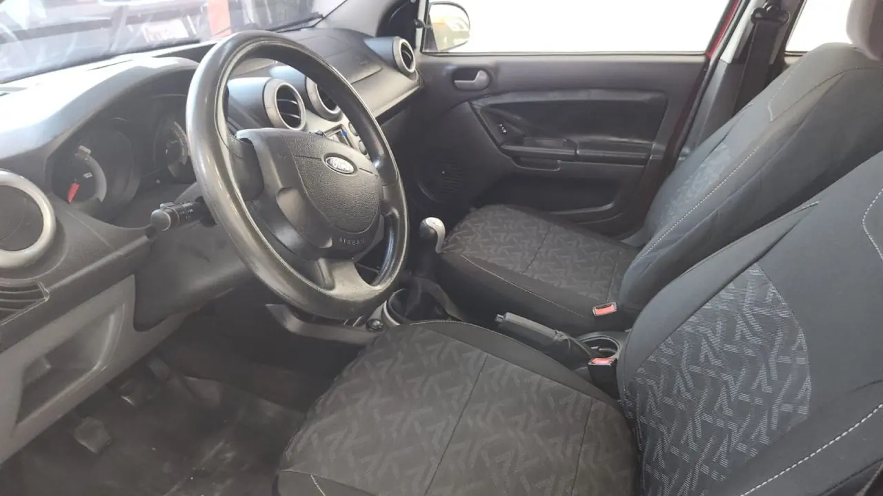 FORD Fiesta Sedan - Foto