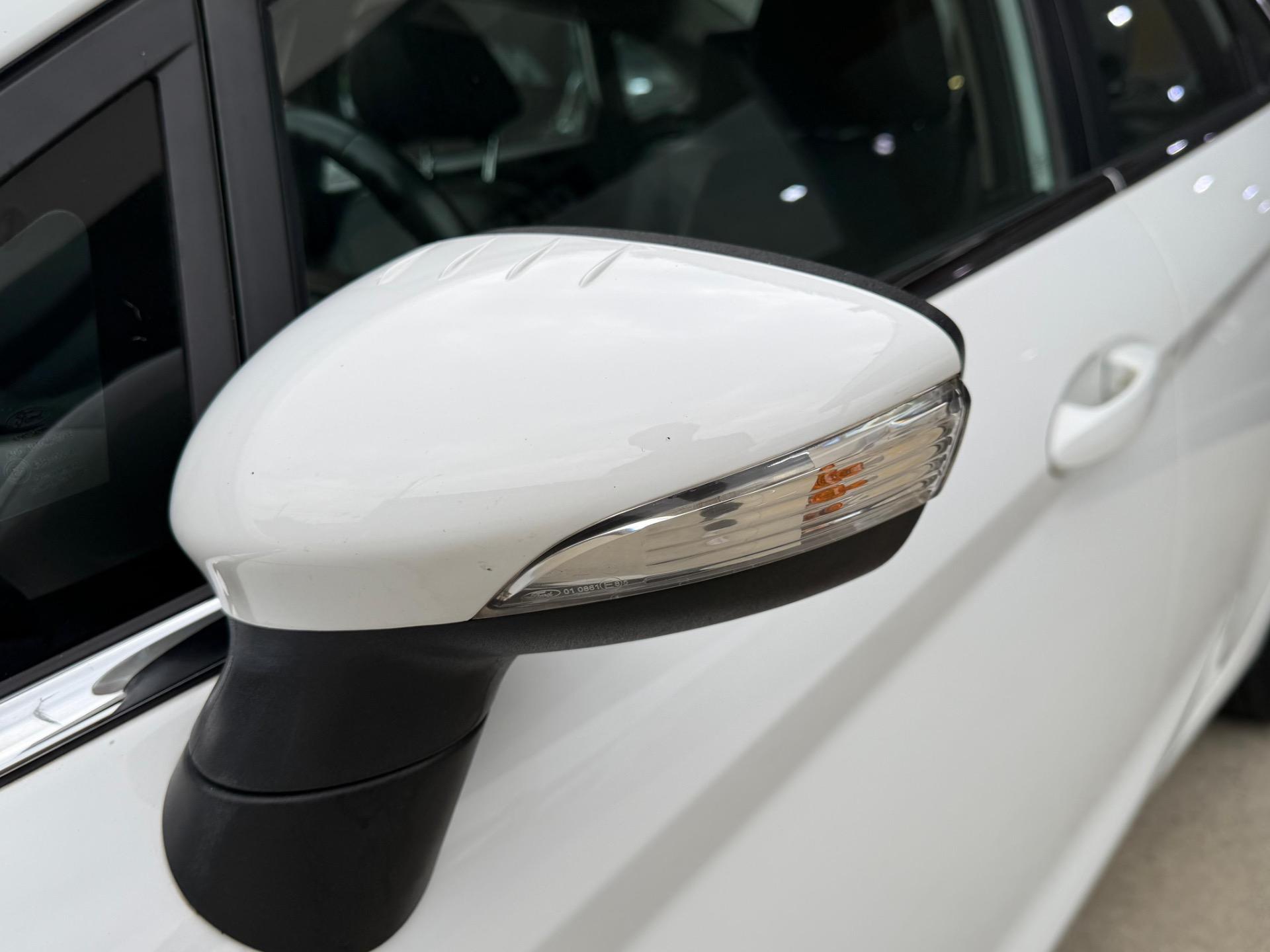 FORD Fiesta Sedan - Foto