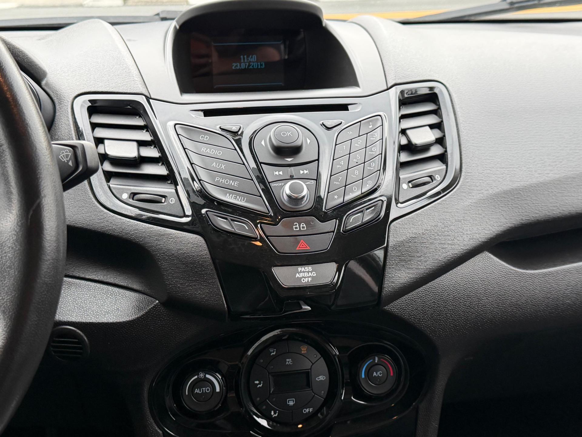 FORD Fiesta Sedan - Foto