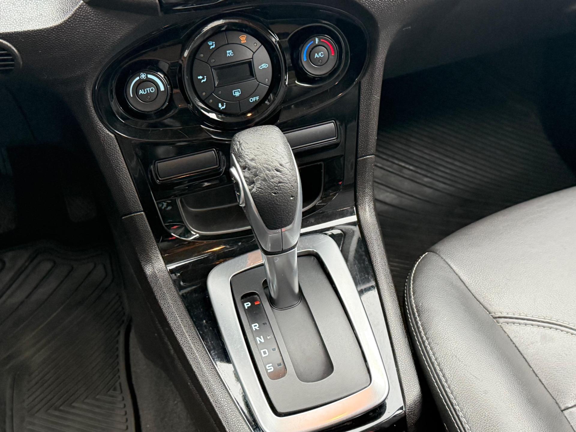 FORD Fiesta Sedan - Foto