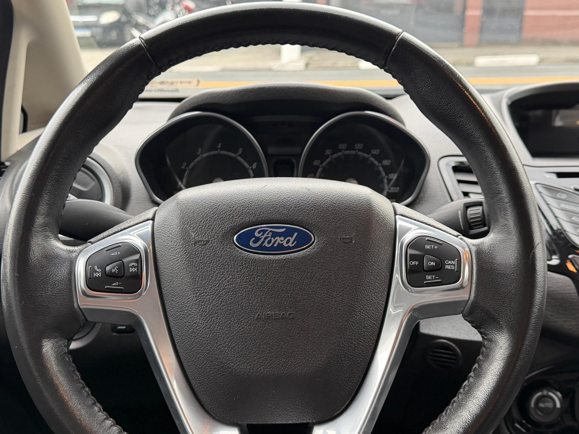 FORD Fiesta Sedan - Foto