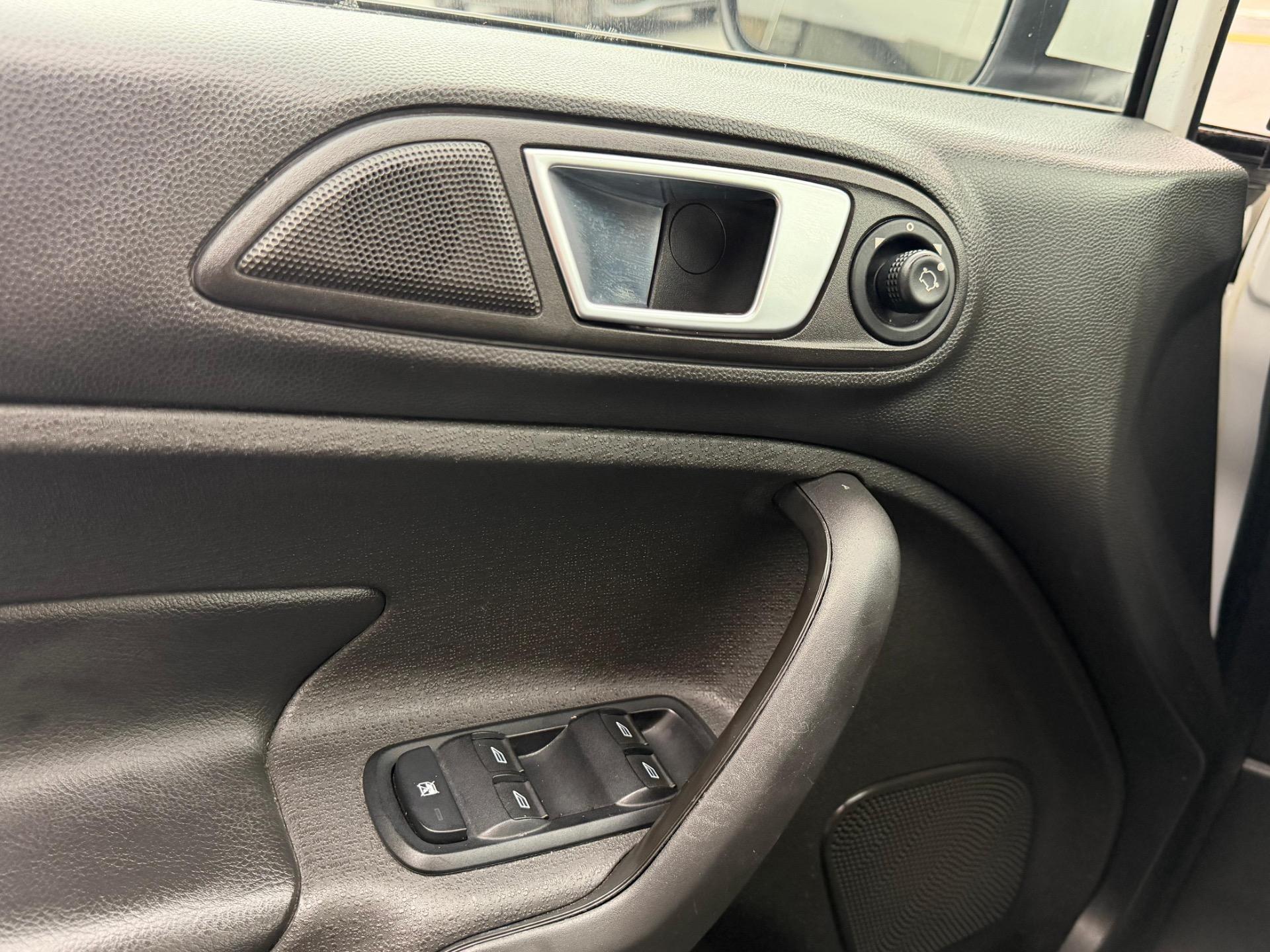 FORD Fiesta Sedan - Foto