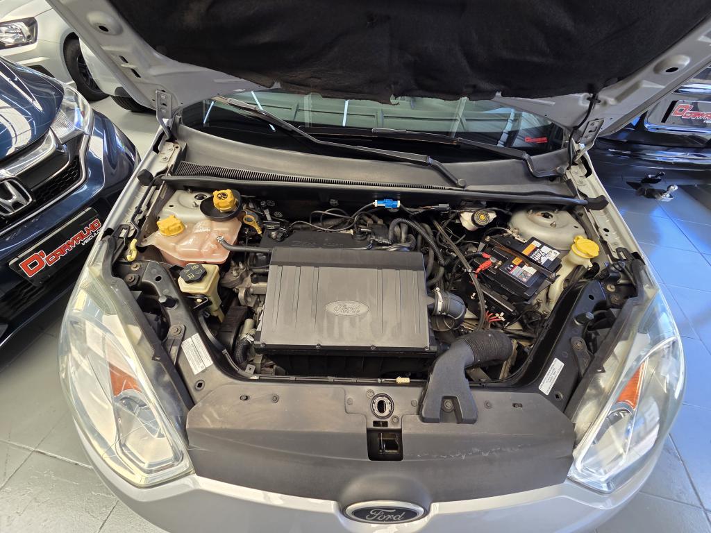 FORD Fiesta Sedan - Foto