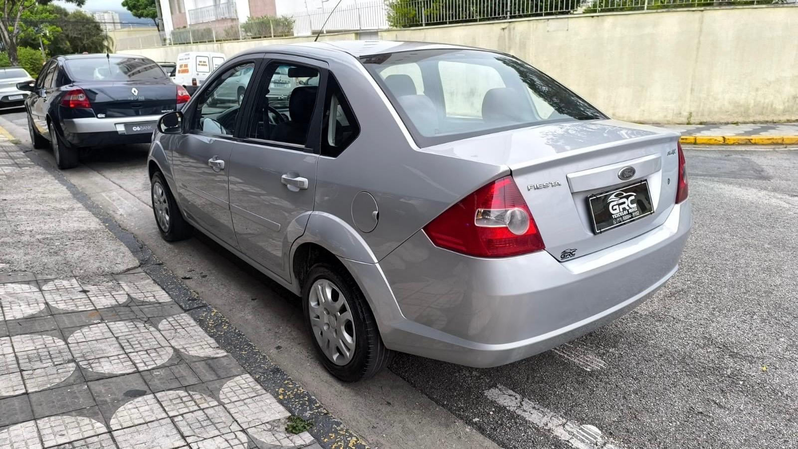 FORD Fiesta Sedan - Foto