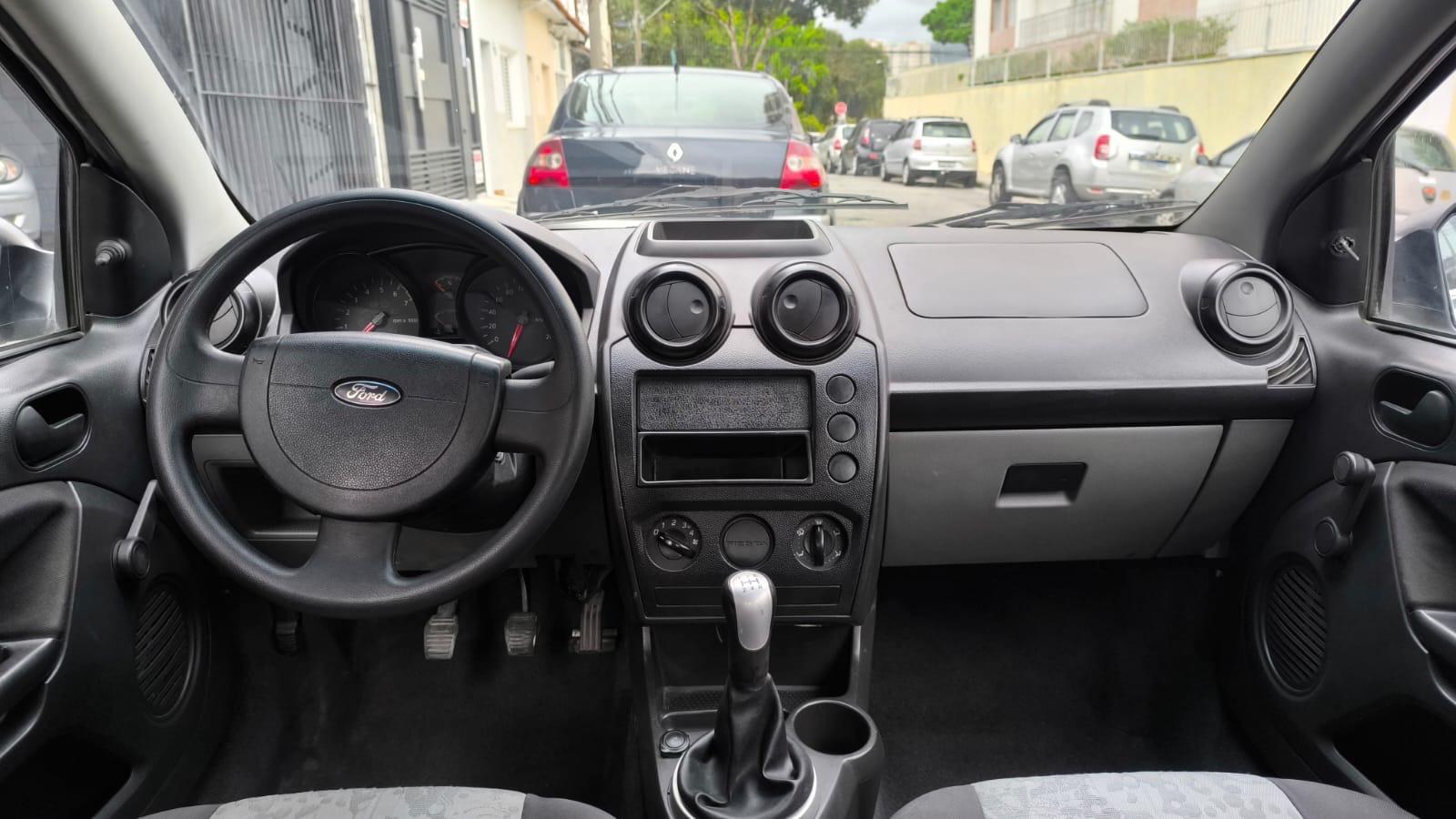 FORD Fiesta Sedan - Foto