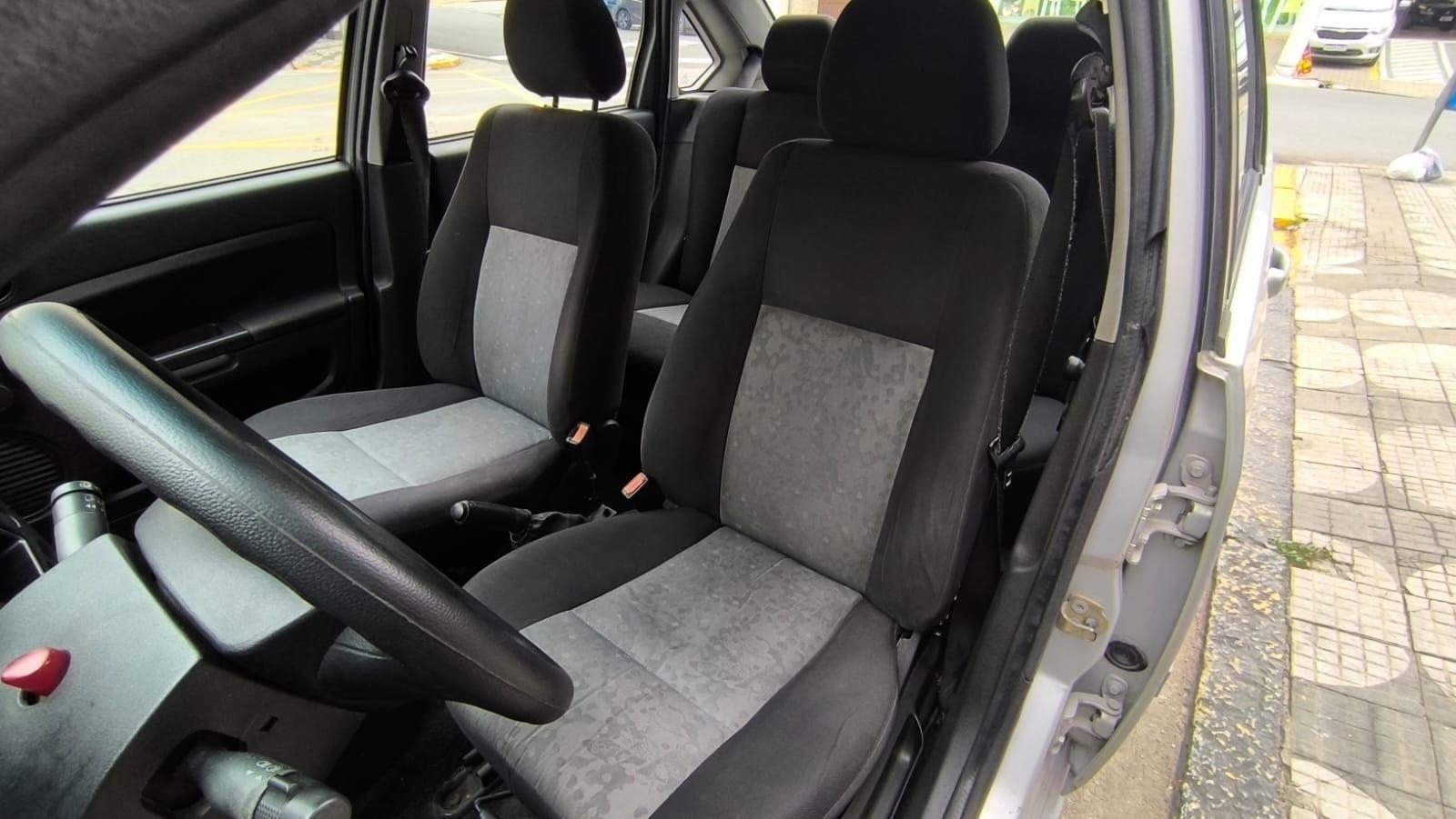 FORD Fiesta Sedan - Foto