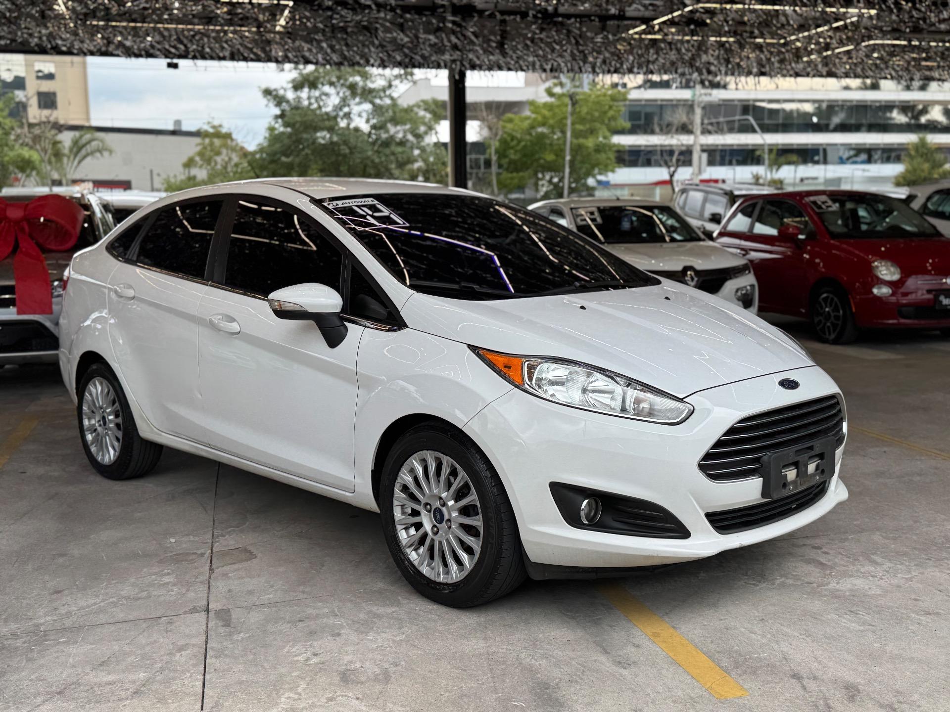 FORD Fiesta Sedan