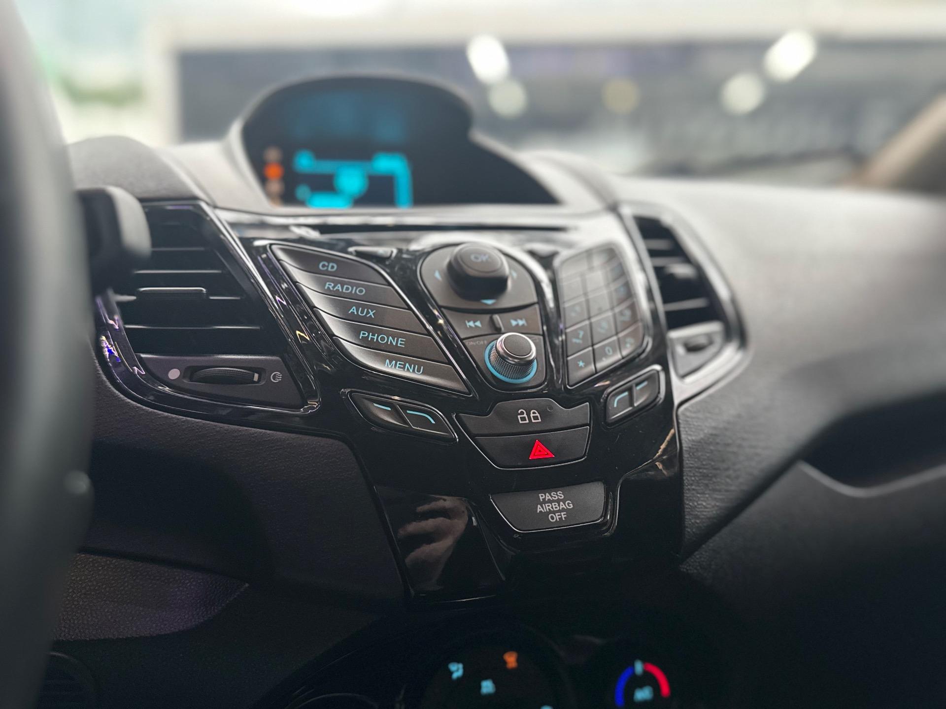 FORD Fiesta Sedan - Foto