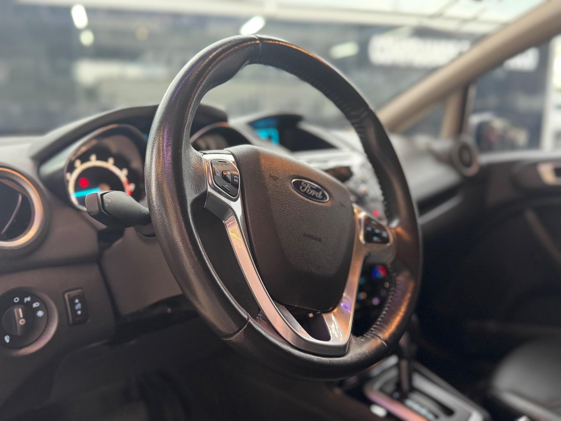 FORD Fiesta Sedan - Foto