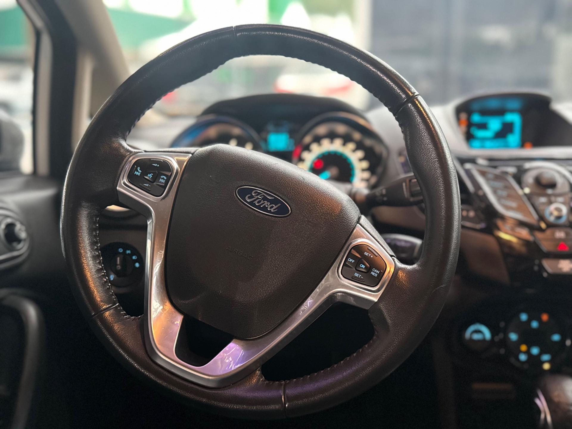 FORD Fiesta Sedan - Foto