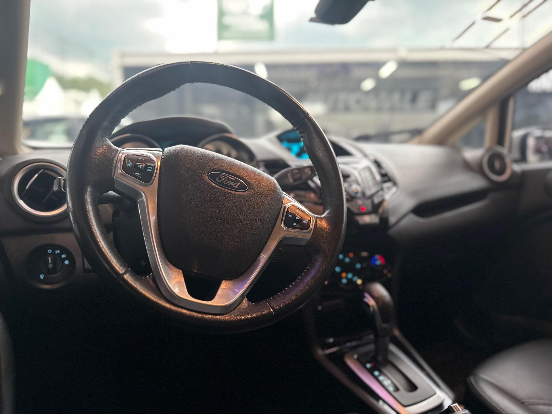 FORD Fiesta Sedan - Foto