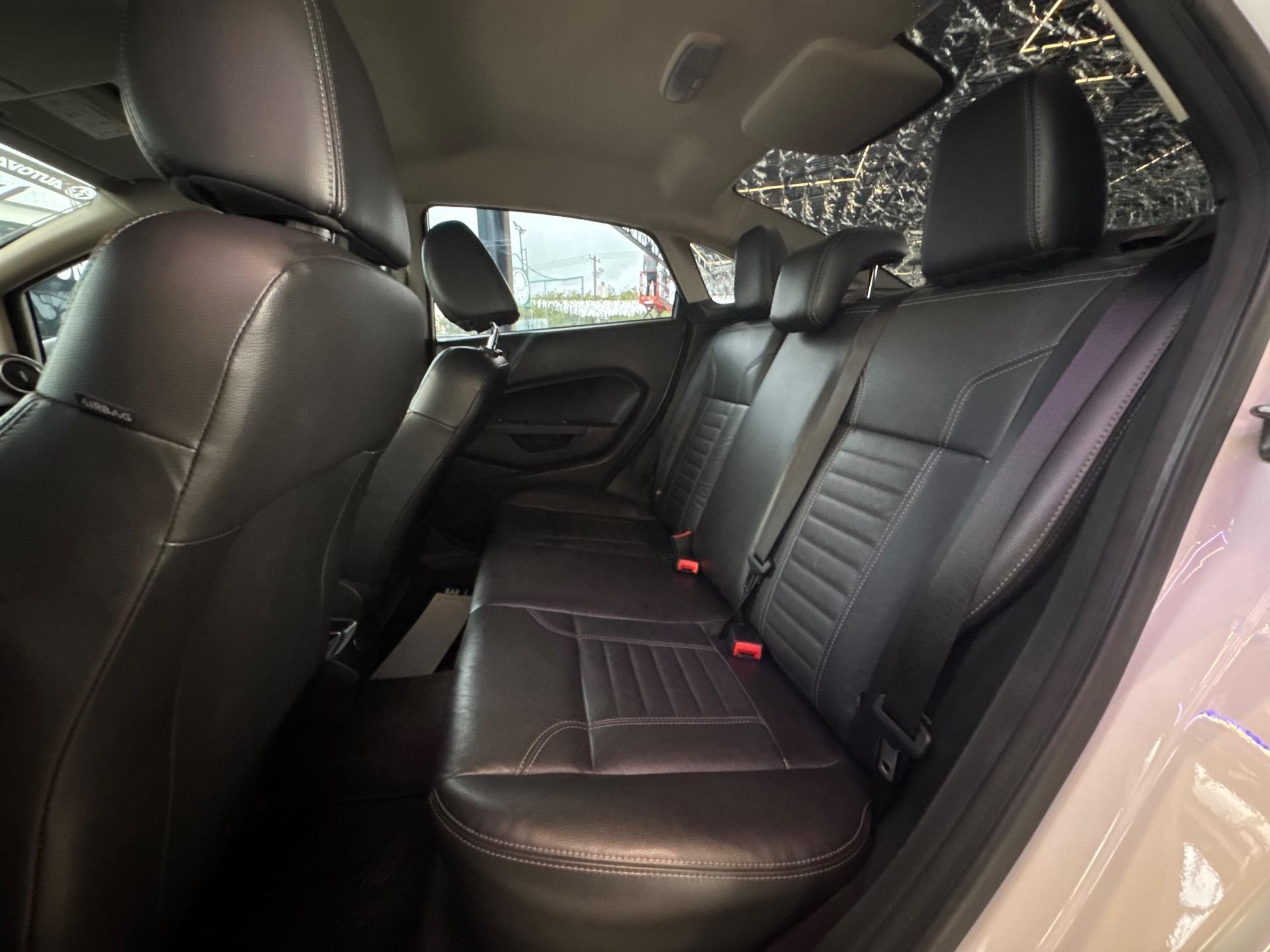 FORD Fiesta Sedan - Foto