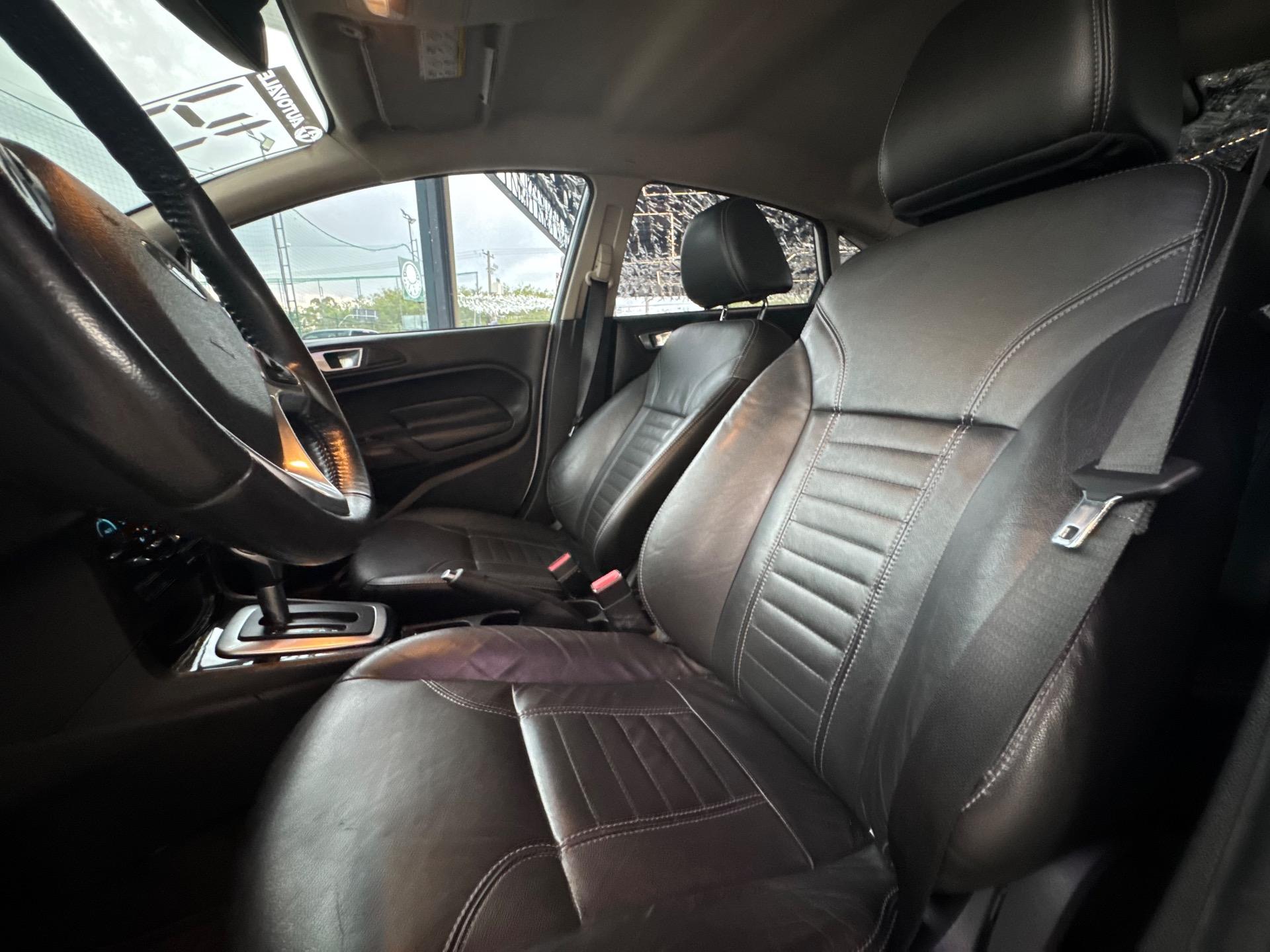 FORD Fiesta Sedan - Foto