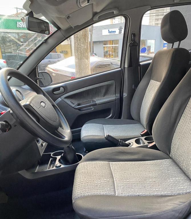 FORD Fiesta Sedan - Foto