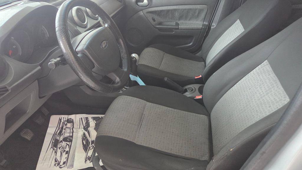 FORD Fiesta Sedan - Foto