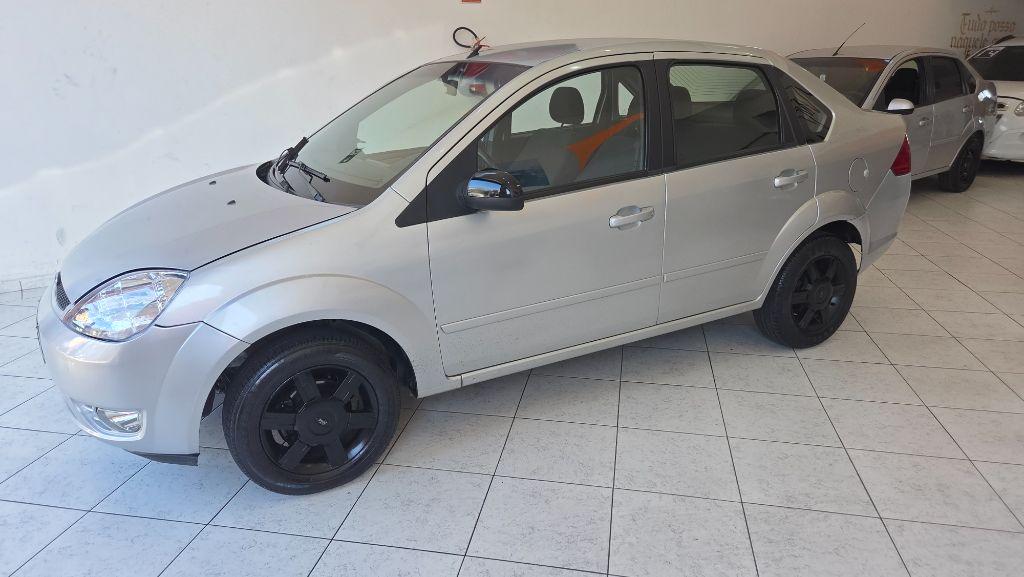 FORD Fiesta Sedan