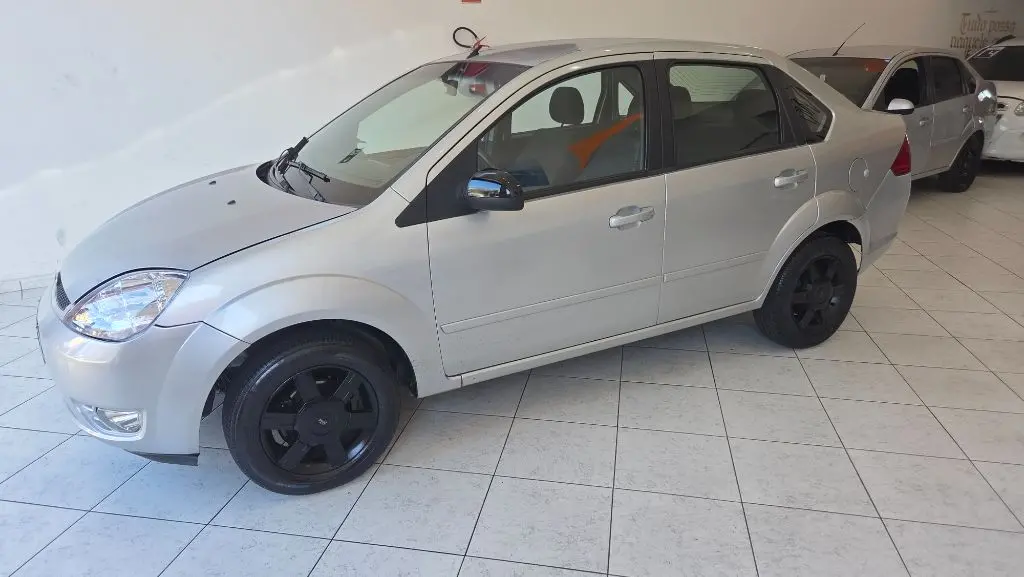 FORD Fiesta Sedan