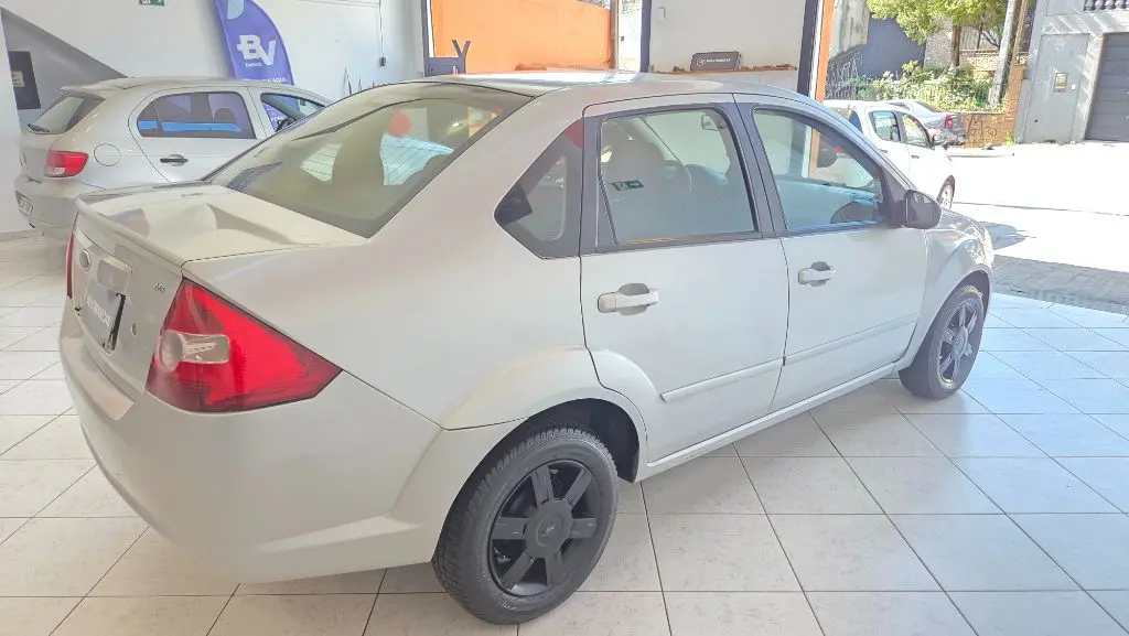 FORD Fiesta Sedan - Foto