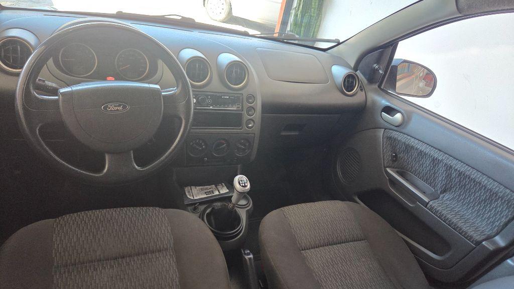 FORD Fiesta Sedan - Foto
