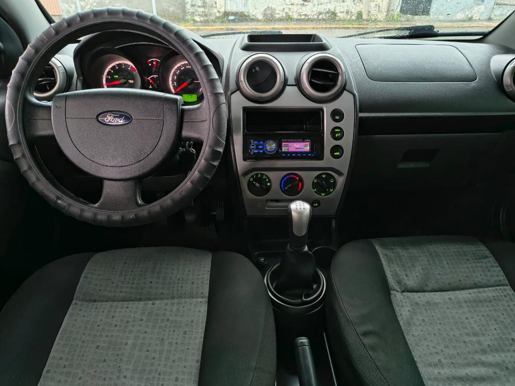 FORD Fiesta Sedan - Foto