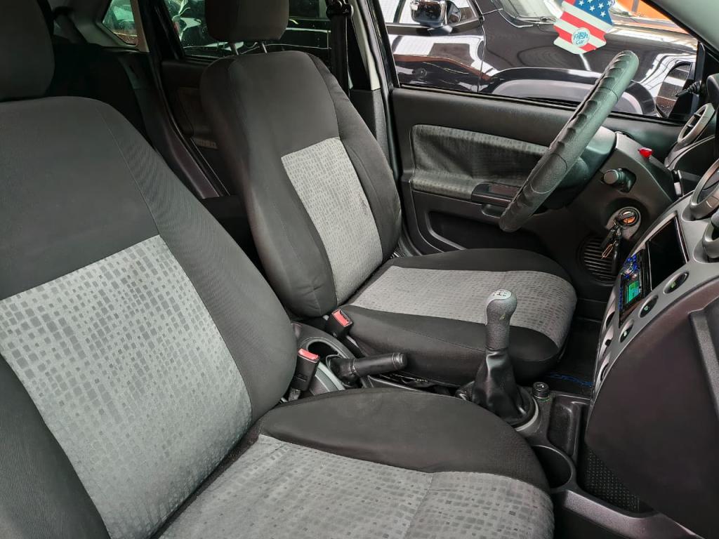 FORD Fiesta Sedan - Foto